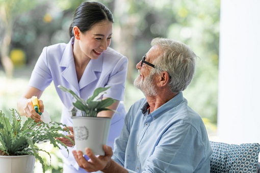 providing-elderly-care-to-seniors